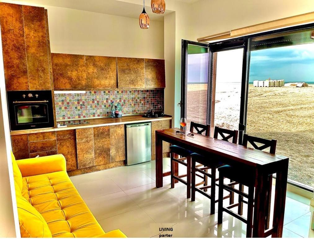 Beach Rooms Roberta Mamaia Exterior photo