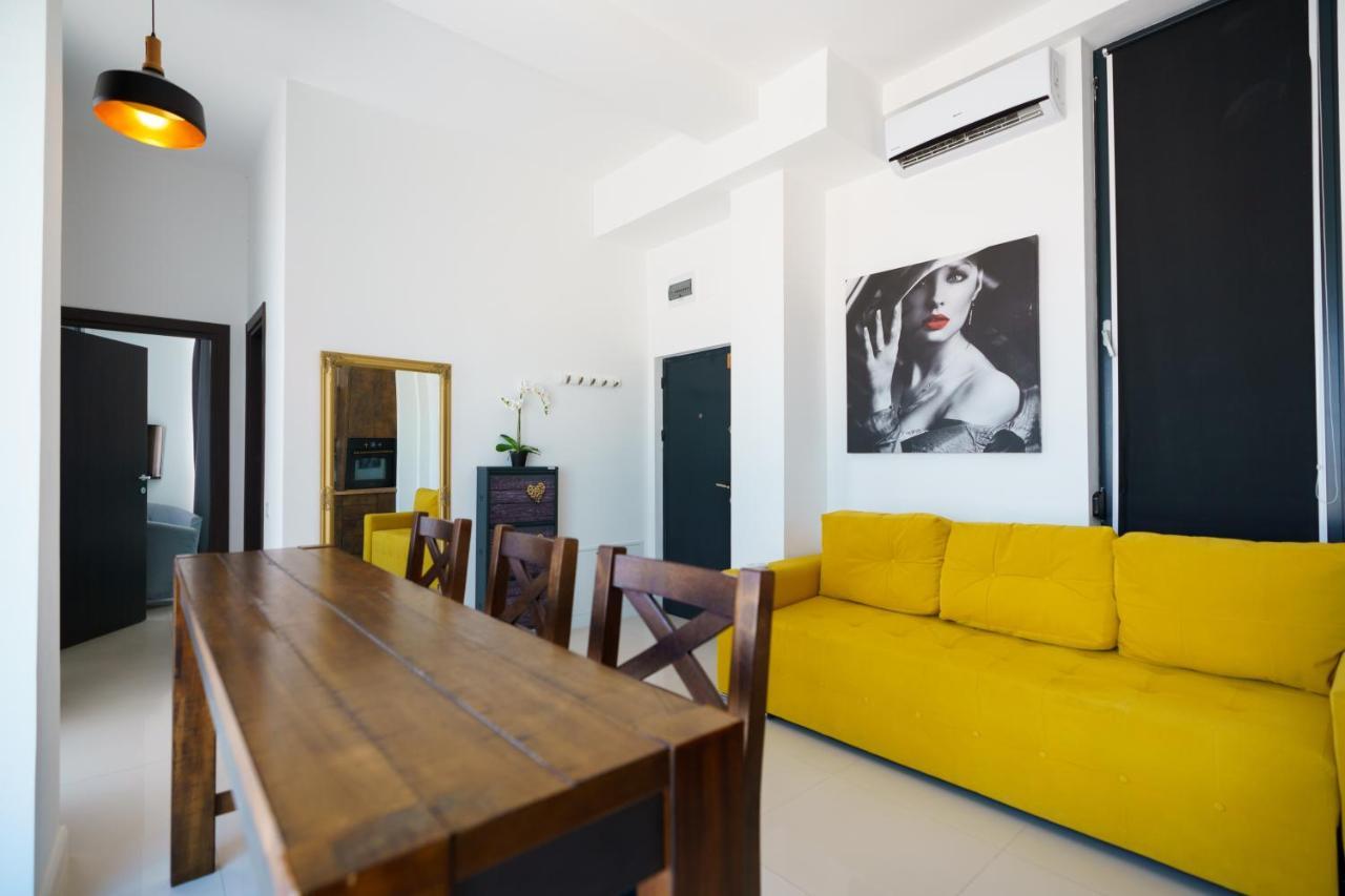 Beach Rooms Roberta Mamaia Exterior photo