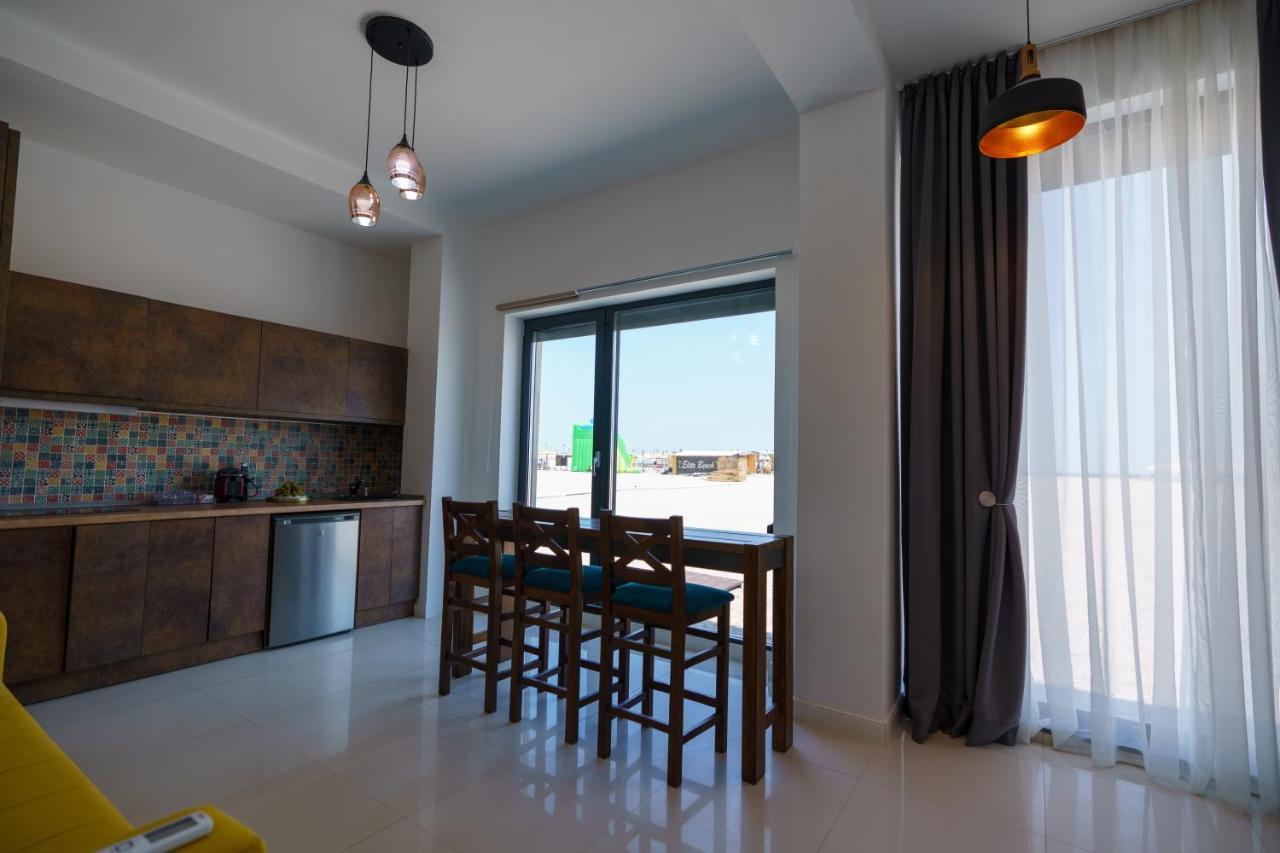 Beach Rooms Roberta Mamaia Exterior photo