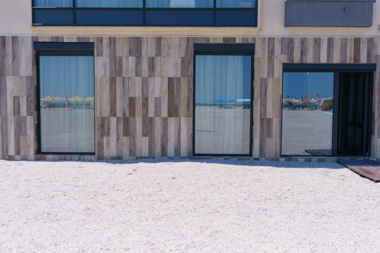 Beach Rooms Roberta Mamaia Exterior photo