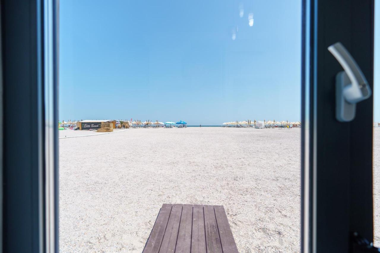 Beach Rooms Roberta Mamaia Exterior photo