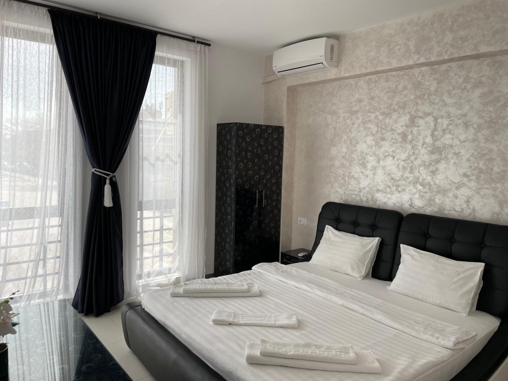 Beach Rooms Roberta Mamaia Exterior photo